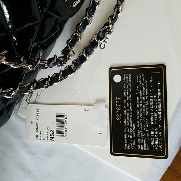 CHANEL Classic Flap Quilted Patent Bag. - Picture 13 of 16